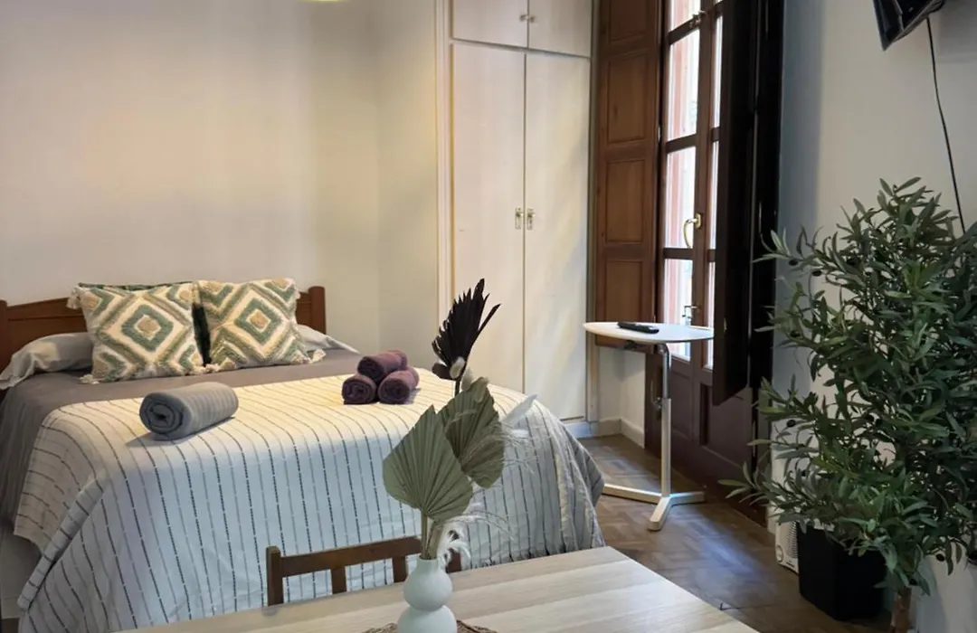 Cozy Studio Close To The Cathedral-1